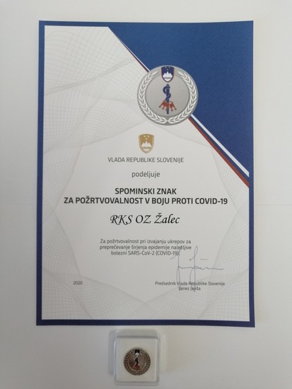 Prostovoljci RKS - OZ Žalec so prejeli spominski znak za požrtvovalnost v boju proti Covid-19.