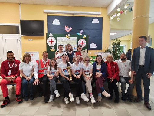 Zmagovalna ekipa z organizatorji.