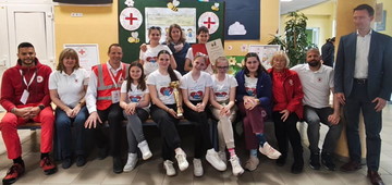 Zmagovalna ekipa z organizatorji.