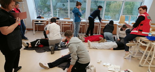 Ocenjevalci ocenjujejo vse štiri poškodbe.